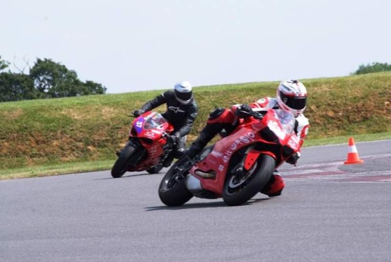 Instructor assesses student before overtaking to guide