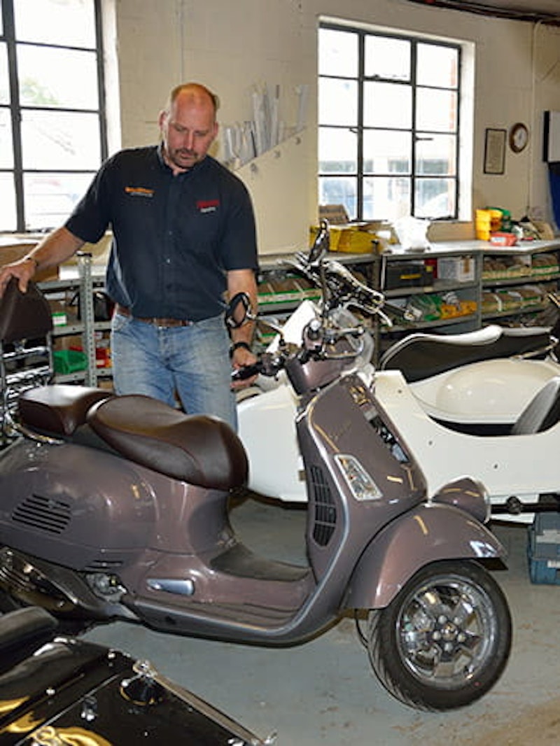Sidecar scooter