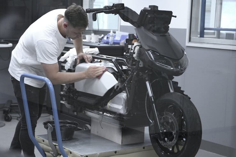 bmw ce 04 3