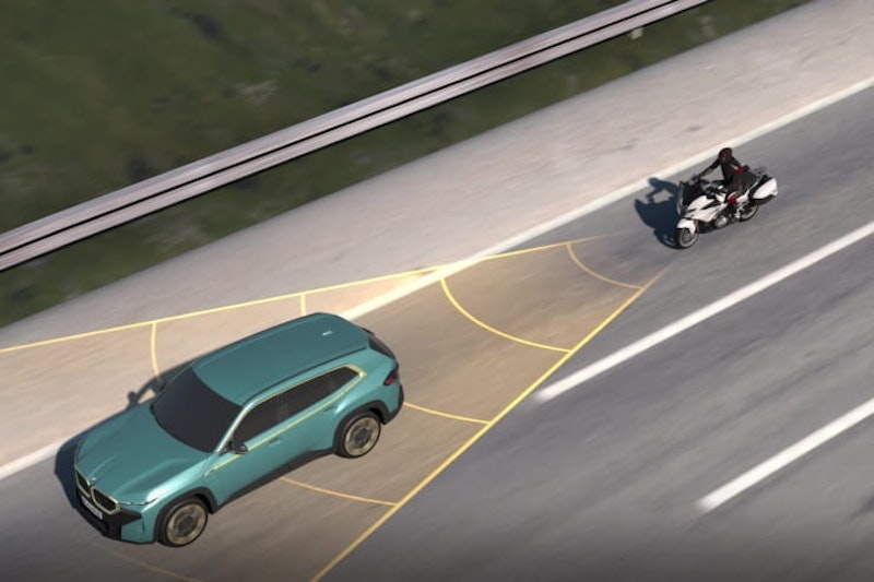 How BMWs new front collision warning system works_09