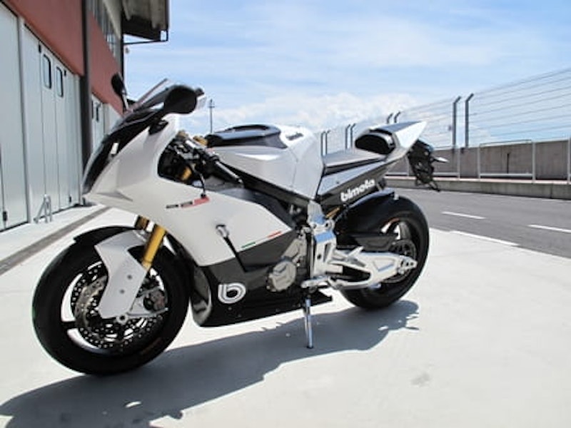 It's a good-looking bike, but feels kind of old-fashioned. Not ugly, but not cutting edge either.