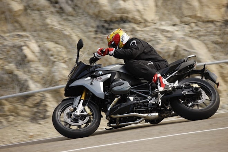 At 235kg the R1200RS is only 3kg lighter than an R1200GS
