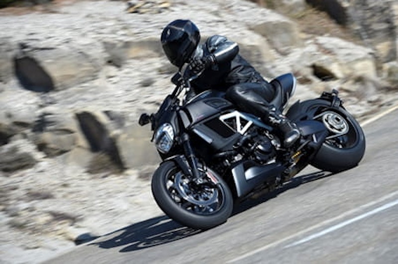 Ducati Diavel Carbon, at play