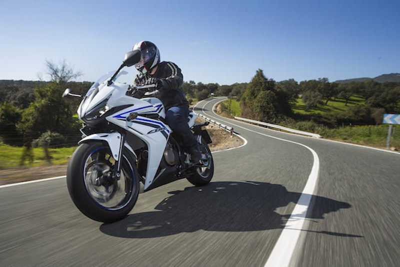 The R has a sportier riding position