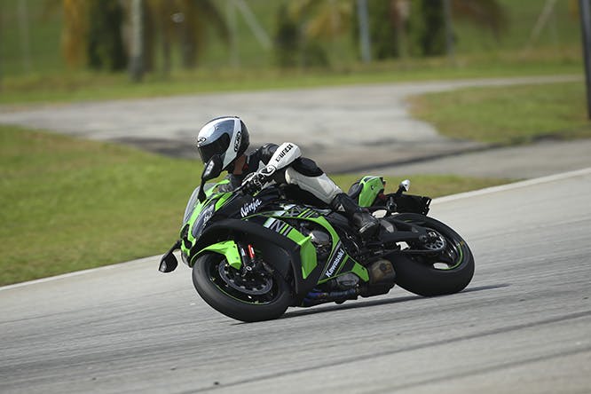 Kawasaki ZX-10R (2016) - First Ride!