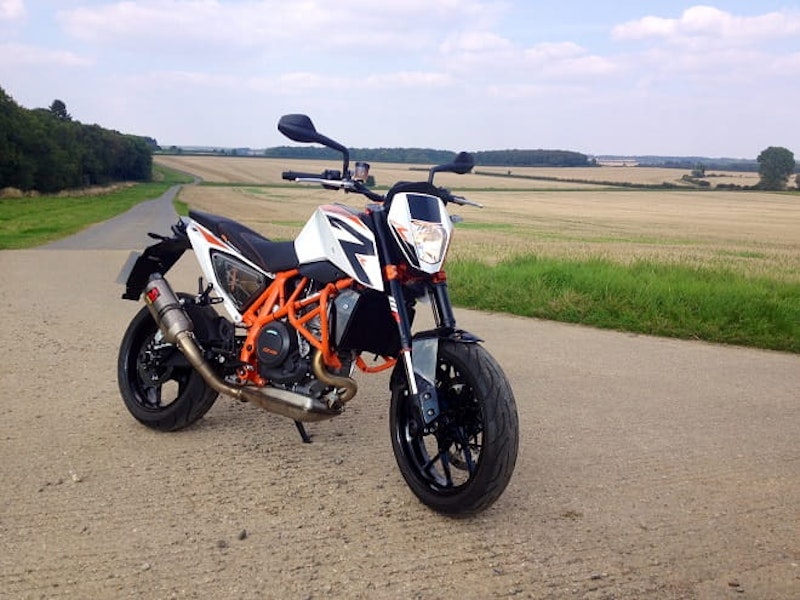 Look at that full Akrapovic system!