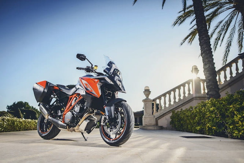 The suspension doesn't change with engine mode