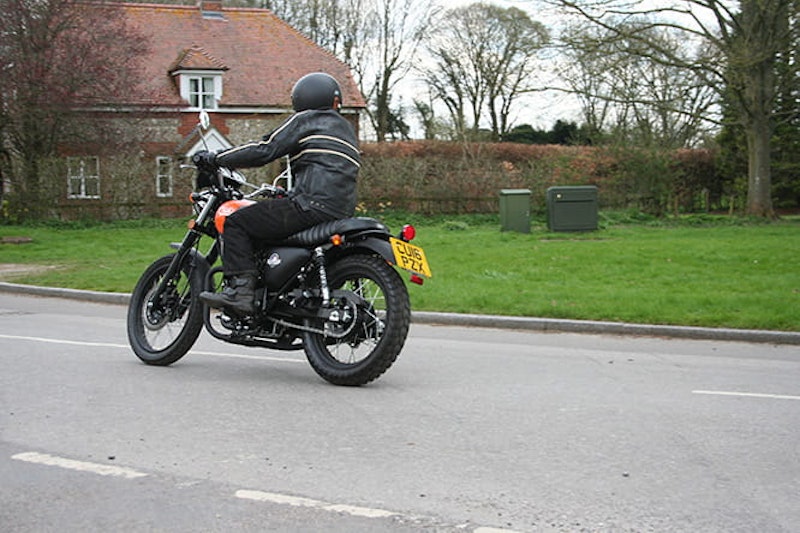 Four valve, air-cooled 29bhp, 400cc, single fires the Mash along