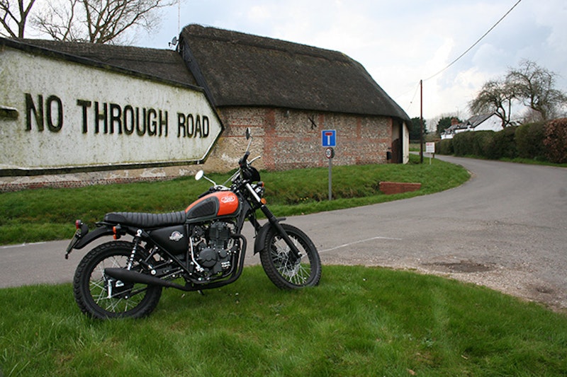 The low seat height gives easy access to flat-footing but might cramp the taller riders