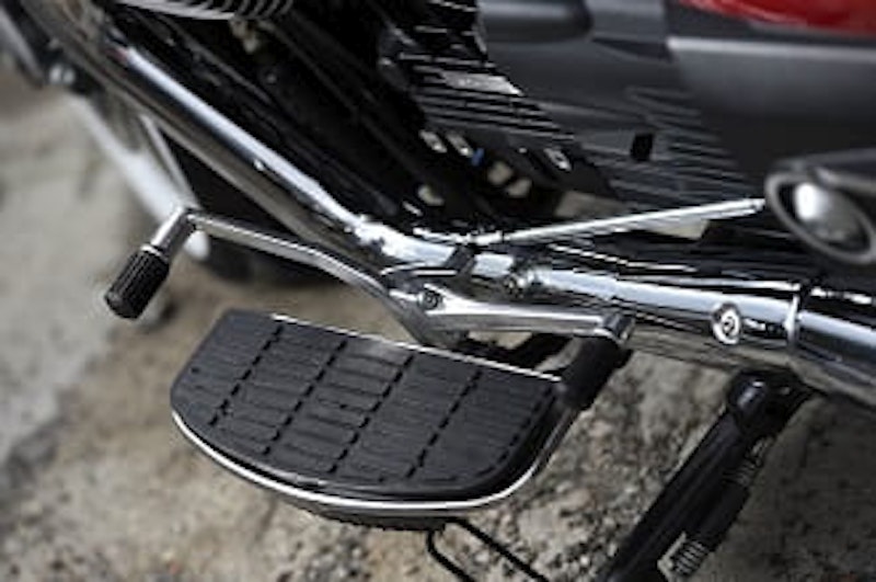 Footboards are equipped with plastic scrapers