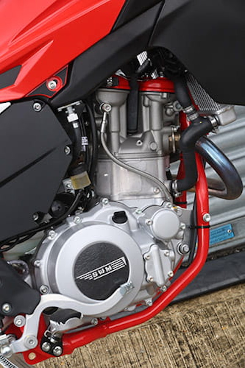 600cc DOHC, liquid-cooled single cylinder