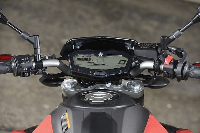 Very easy-to-read digital instrument panel