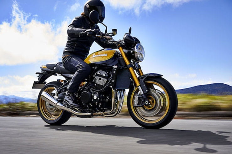 Kawasaki spruces up 2023 range with fresh colours_01