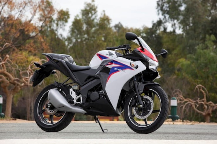 CBR125R; Liquid-cooled. Single-cylinder. Looker.