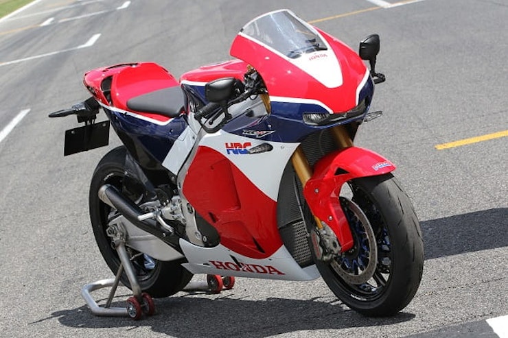 The finest mixture of carbon-fibre, magnesium, titanium and aluminium ever turned into a road bike. Meet Honda's RC213V-S.