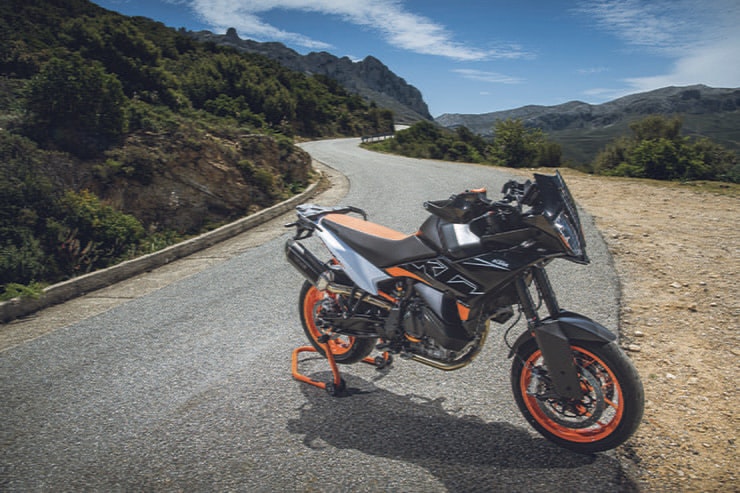 2023 KTM 890 Supermoto SMT Review Details Price Spec_113