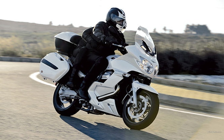 Decent, old-school straight forward V-twin cruiser