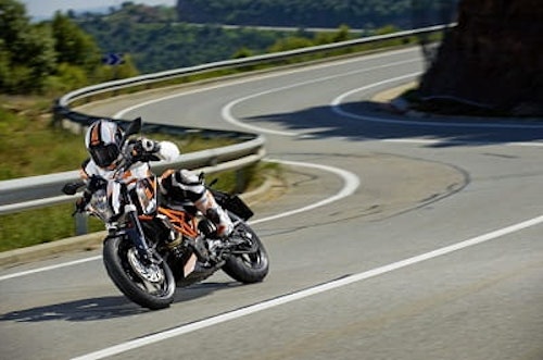 KTM 390 Duke (2013) - Big fun, small bike.-thumb