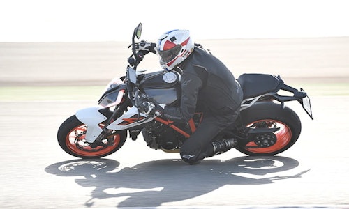 Rider skills: how to increase your lean angle-thumb