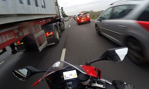 Rider skills: Filtering-thumb