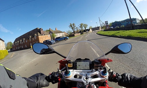 Rider Skills: How not to crash at urban junctions-thumb