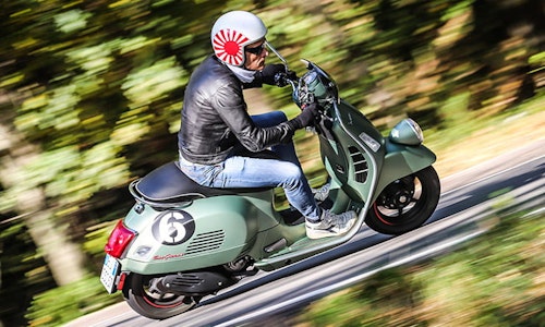 Vespa SEI Giorni (2017) | First Ride & Review-thumb