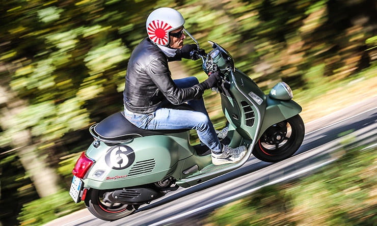 Vespa SEI Giorni (2017) | First Ride & Review-thumb
