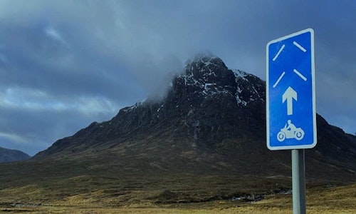 Road markings promote safer cornering-thumb