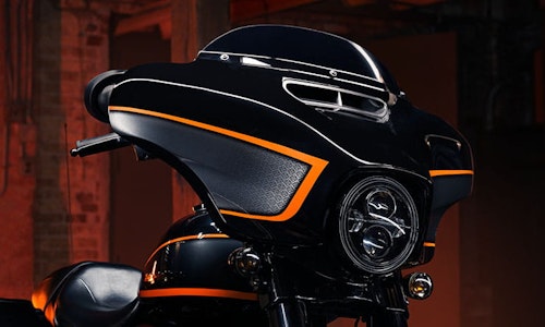 Harley-Davidson honours racing heritage with Apex custom paint option-thumb