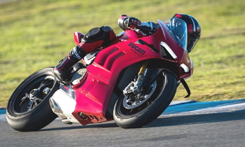 Electronics updates for 2023 Ducati Panigale V4-thumb