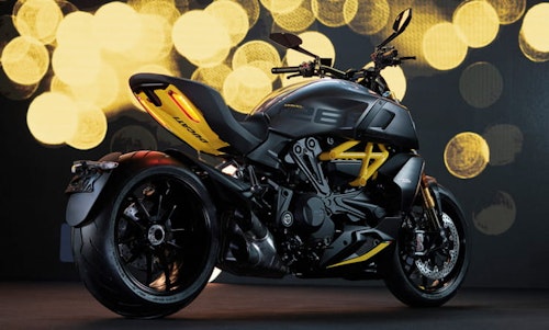 2022 Ducati Diavel Black and Steel-thumb