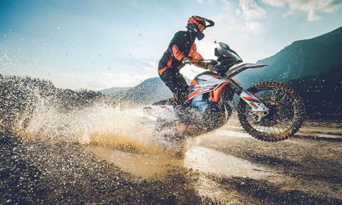 KTM 890 Adventure R and Rally revealed-thumb