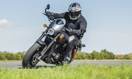 Harley-Davidson Street Rod (2017) | A 'Newbies' eye view-thumb