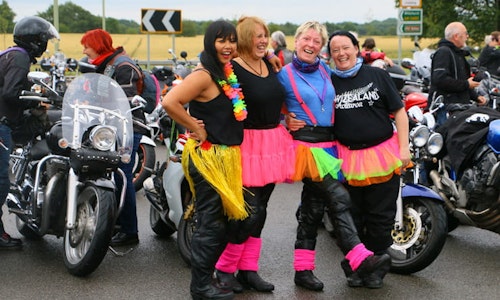 Lady Bikers Set New World Record-thumb