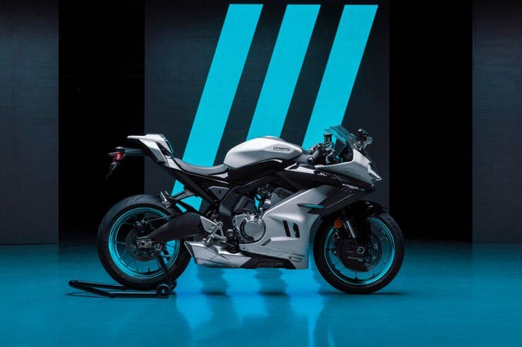 J様の専用 675SR-R 675SR R 675NKモデル2024-2025のエンジンカバーセットCF