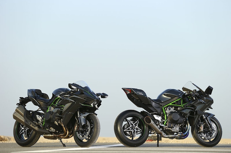 2015 Kawasaki Ninja H2 and H2R_side-by-side