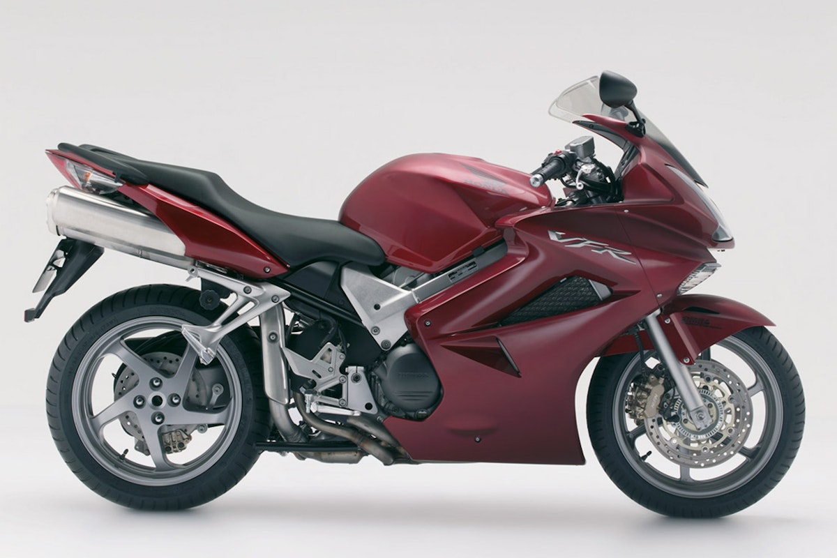 Honda VFR800 VTEC Review – क्या यह आपकी अगली पसंदीदा बाइक है? 7 Honda VFR800 VTEC classic sport touring design