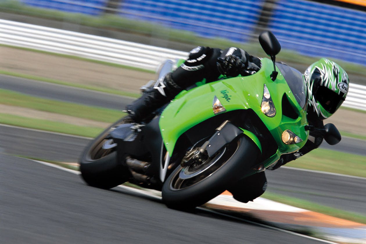 Kawasaki Ninja ZX-10R (2006-2007) - Review & Buying Guide