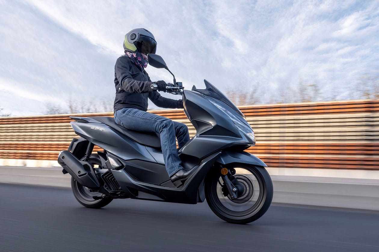 バイク PCX125 ホンダ PCX125 2021年式 2BJ-JK05の諸元・スペック情報 | ウェビック