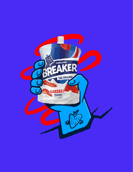 Melkunie Breaker aardbei in handje met blauwe achtergrond.