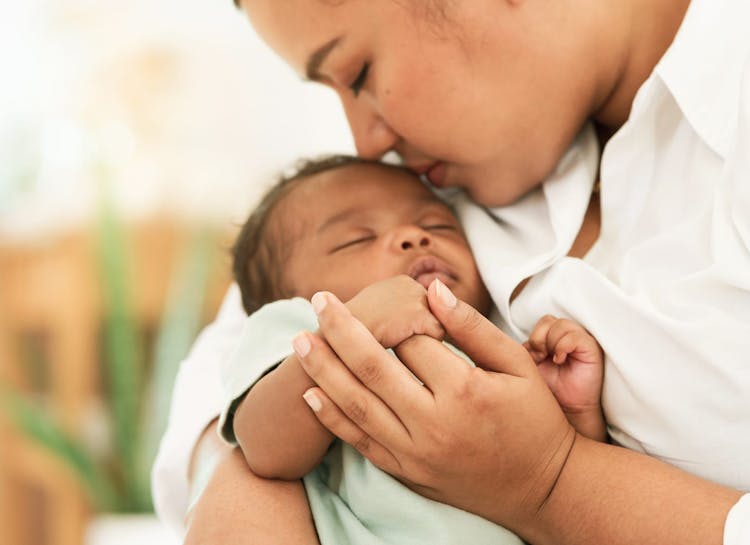 view of Texas flag on court house