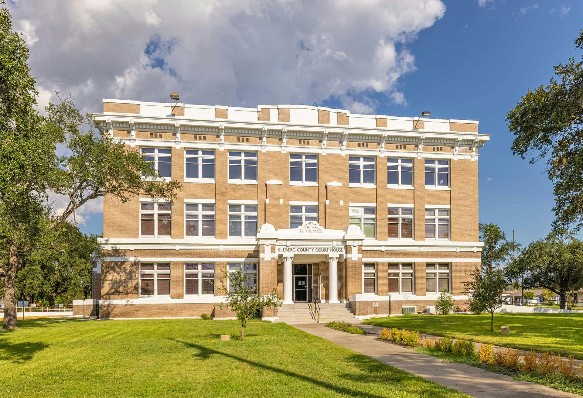 A brown and white courthouse