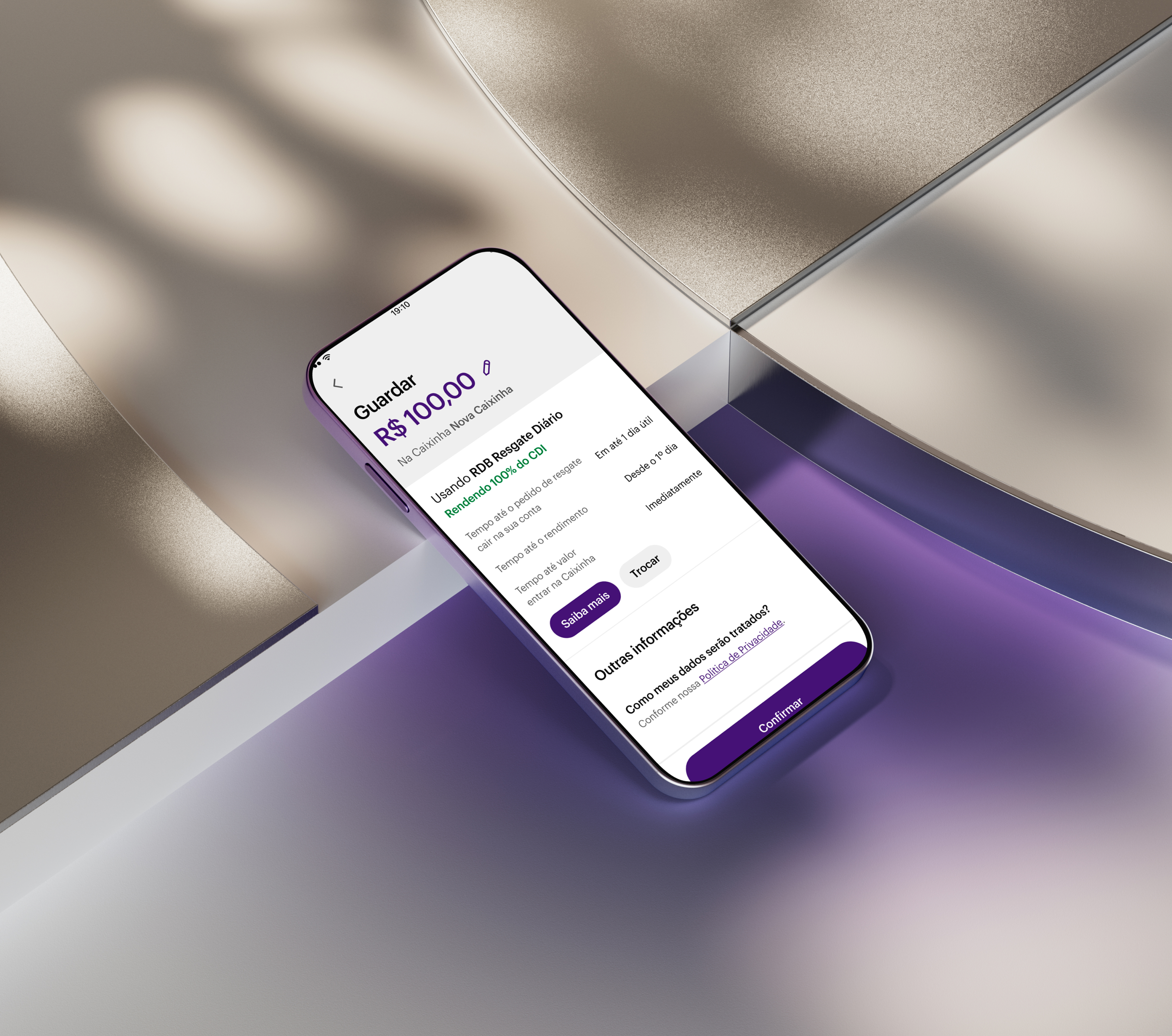 Celular apoiado em uma forma geométrica branca com aplicativo Nubank aberto na área de Caixinhas, guardando 100 reais em uma nova caixinha.