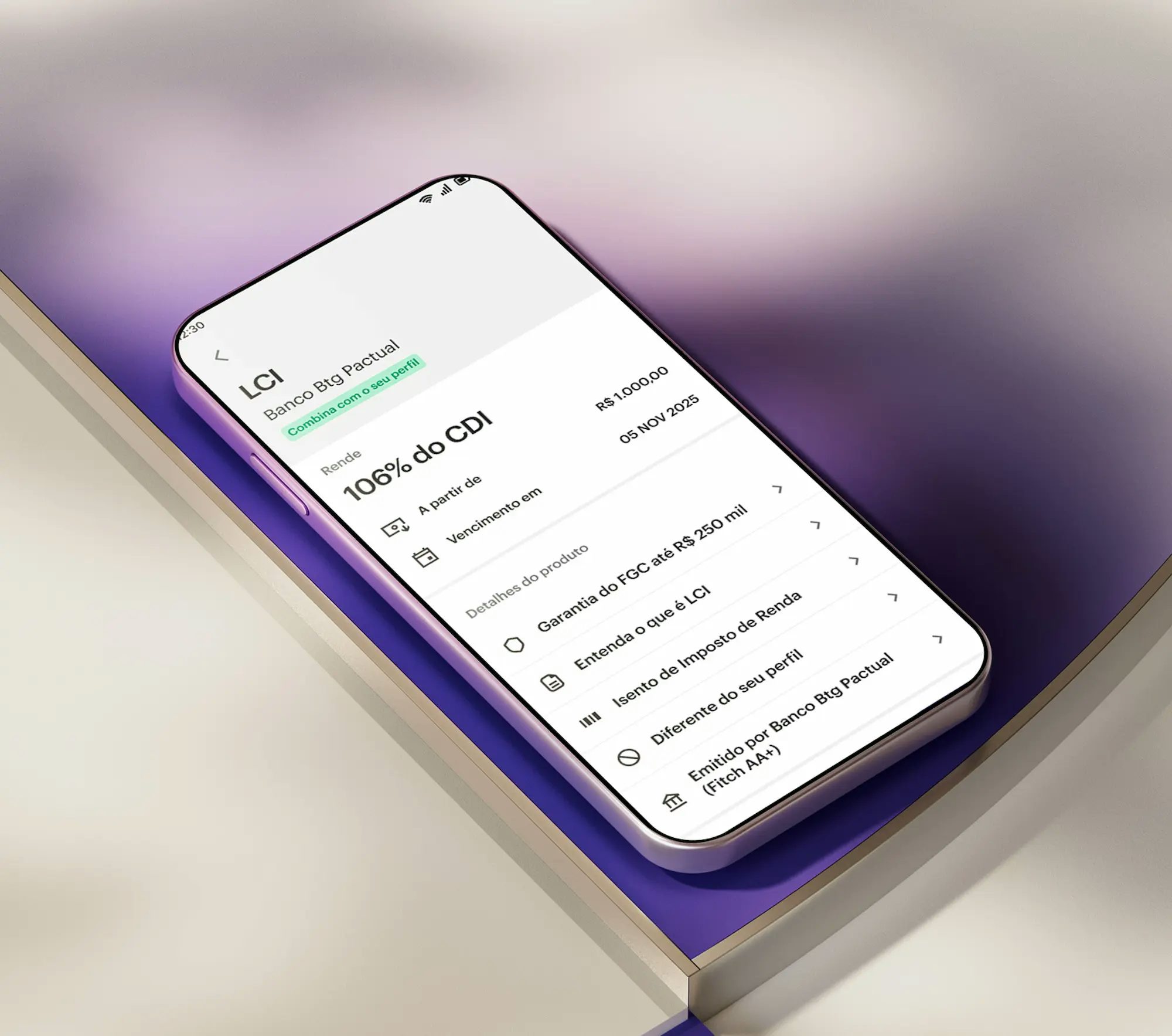 Celular apoiado em uma forma geométrica branca com aplicativo Nubank aberto na área de investimento LCI e LCA mostrando os detalhes do investimento
