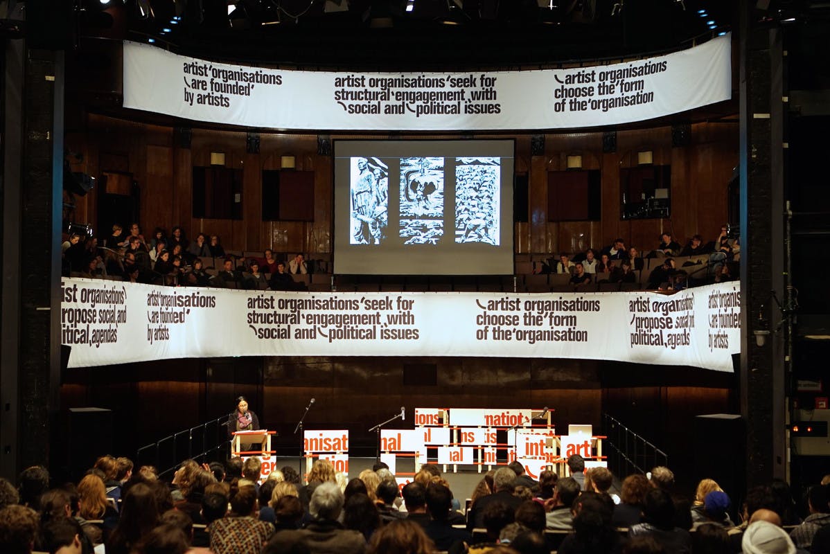 Dokumentarizem v gledališču