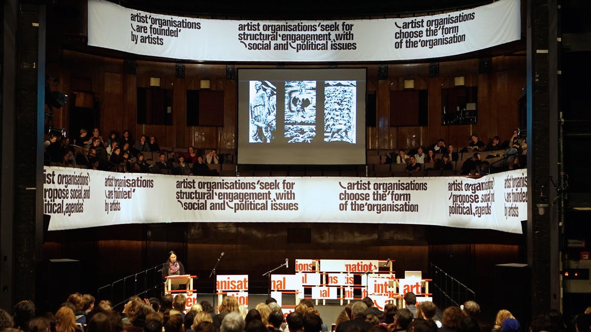 Dokumentarizem v gledališču