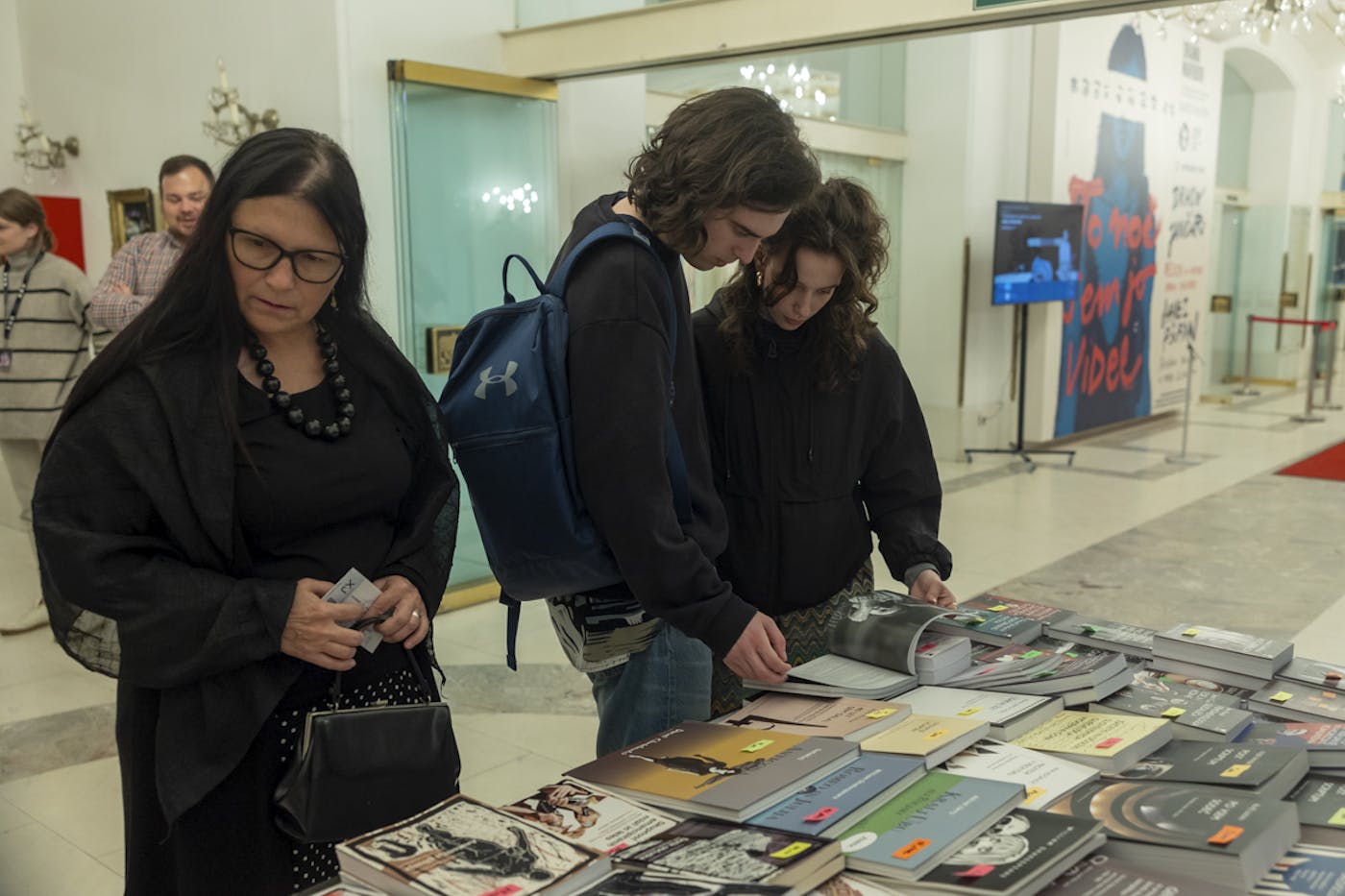 prodajna razstava knjig slovenskih gledaliških založnikov