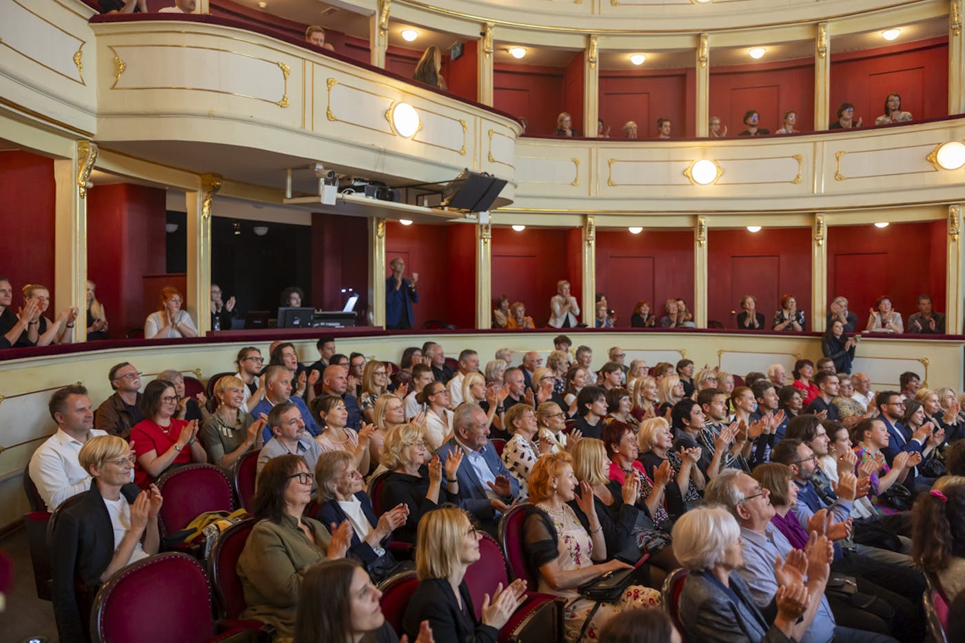 Konec sveta pogostitev in priklon