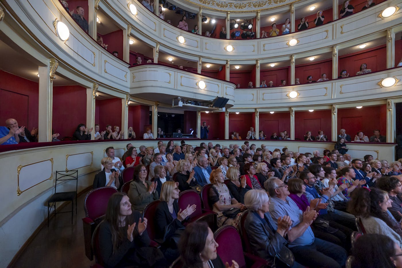 Konec sveta pogostitev in priklon