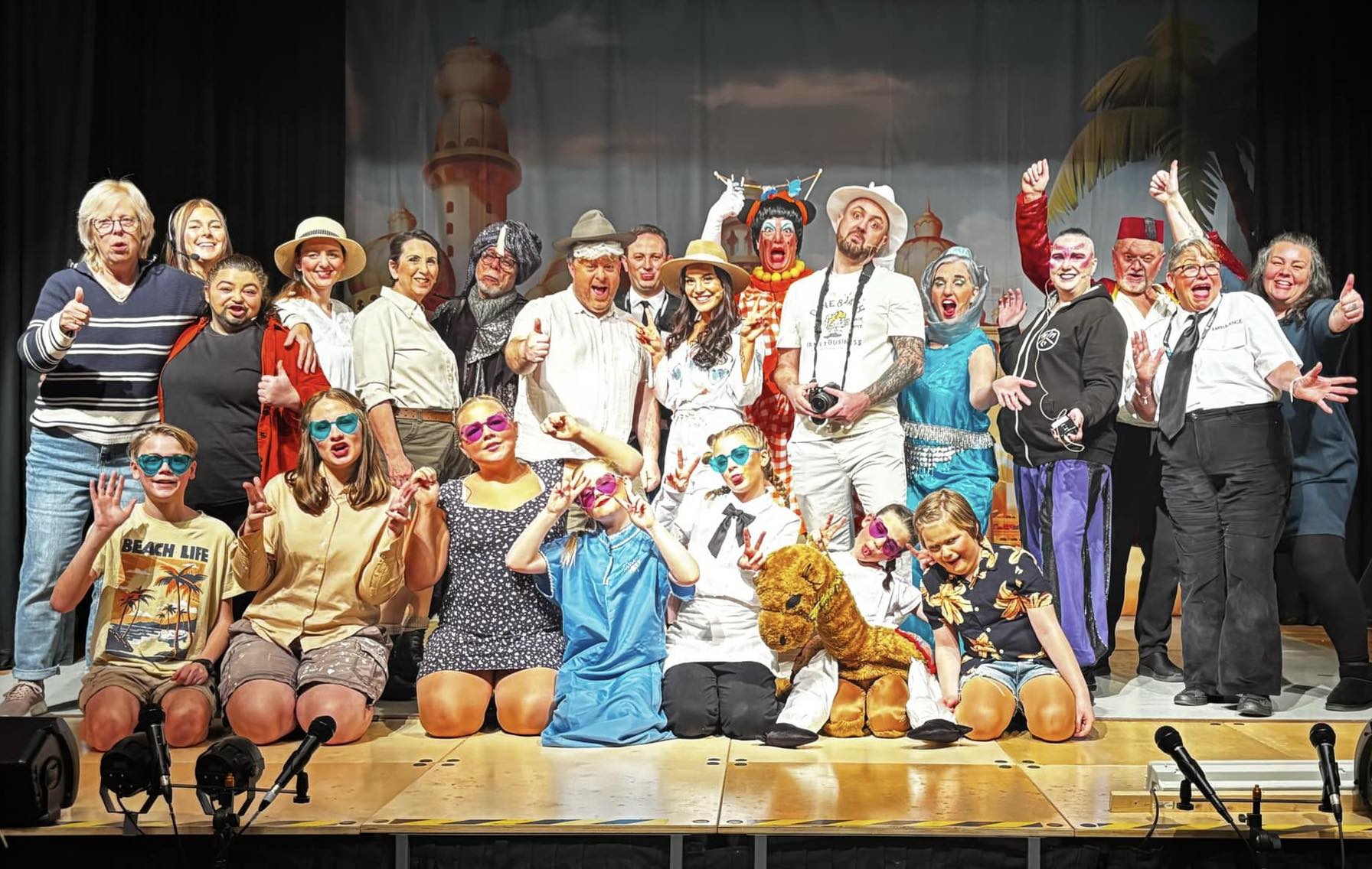 Henley Players cast of Alladin